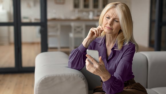 Lady sitting on the lounge experiencing memory loss